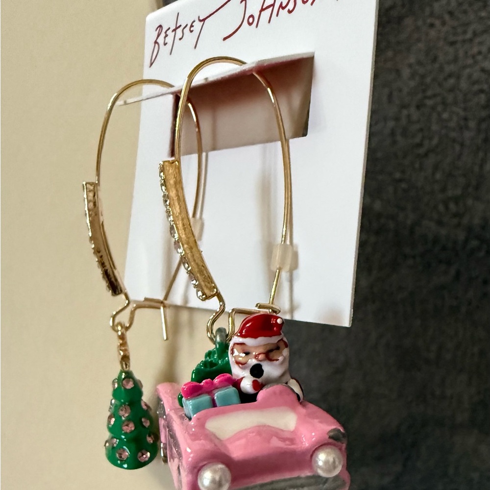🎄Betsey Johnson Festive Pink Car and Christmas Tree Mismatched Earrings